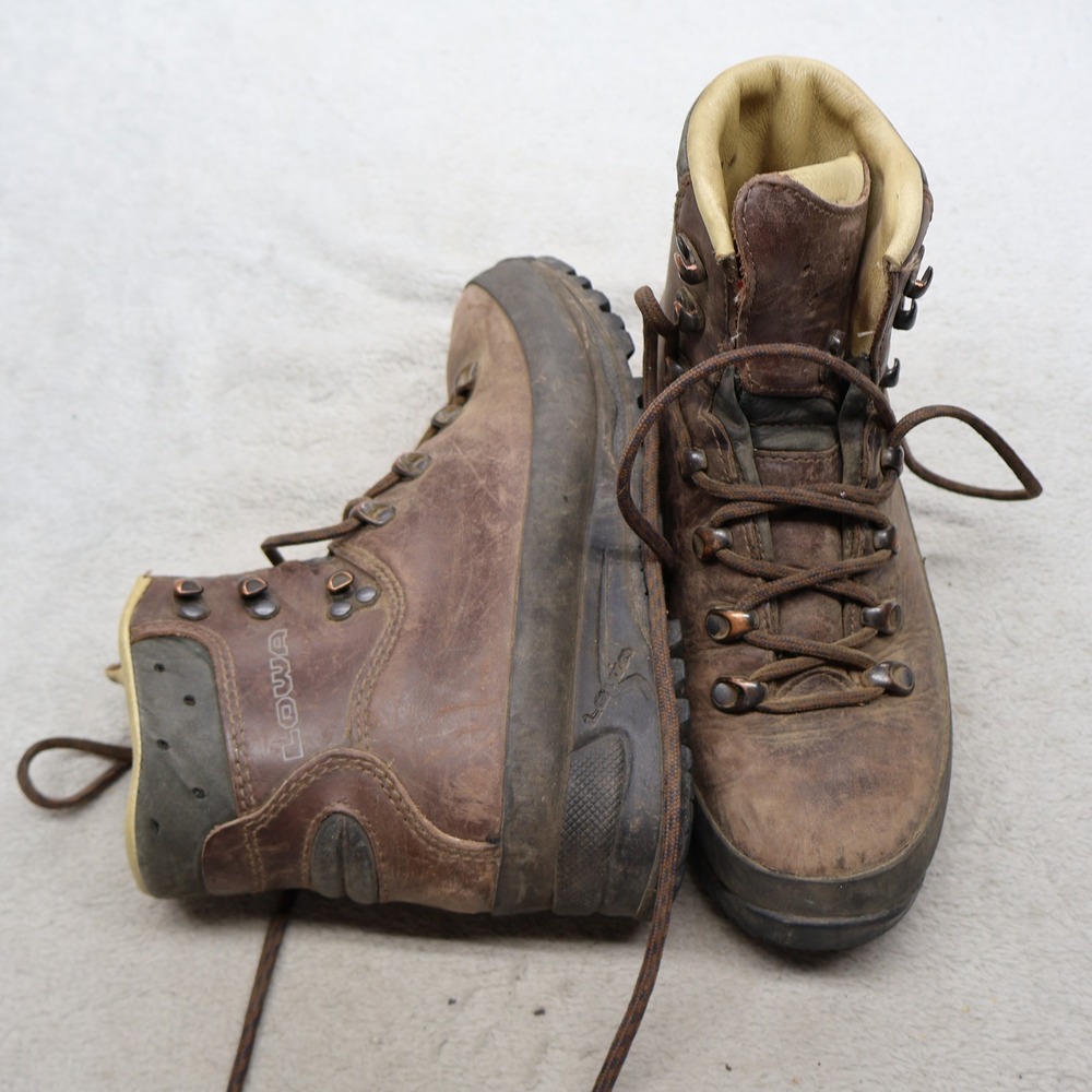 Lowa Women 6.5-7 Hiking Boots Brown Leather Rugged Outdoor Trail Lace Up Work